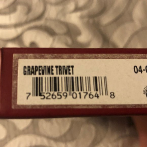 EUC Arthur Court Grapevine 8" Footed Trivet 040640 - Picture 3 of 3